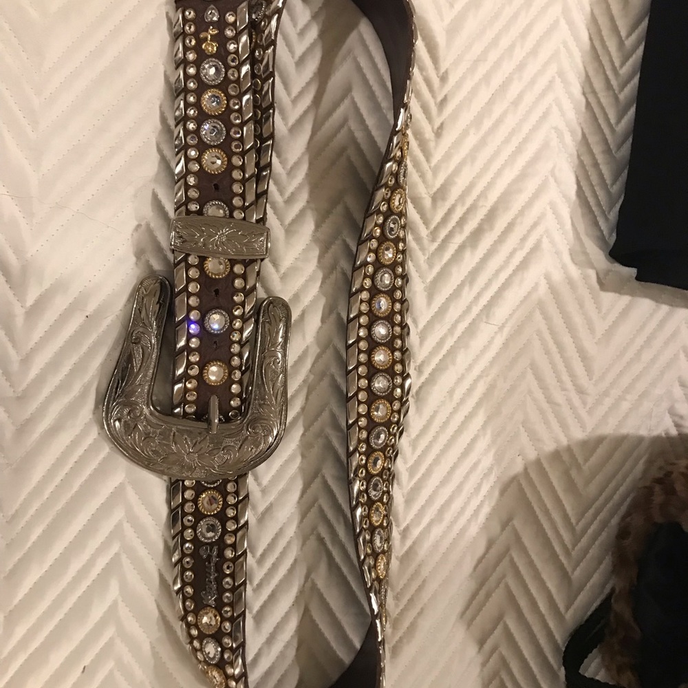 Woman’s designer belt by Kippys